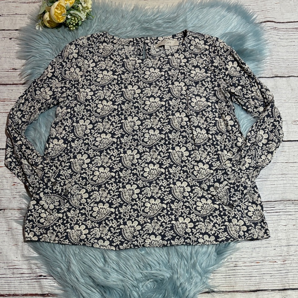 LOFT Navy and White Floral Paisley Blouse sz S